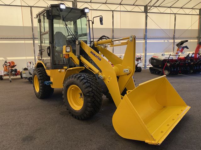 Komatsu コマツ除雪機ローダータイプ（大型機）KOMATSU コマツ WA40-8 除雪仕様車  世界で一番数無い！≪除雪タイヤ仕様≫今、世界で一番無いマシンが入荷！だよね売約！