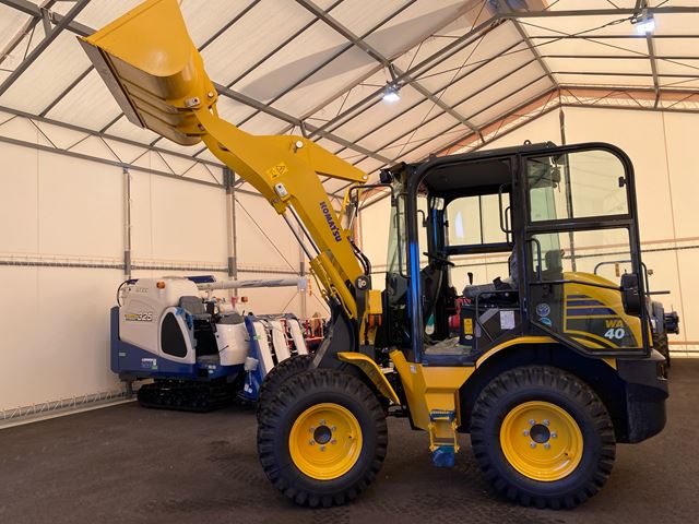Komatsu コマツ除雪機ローダータイプ（大型機）KOMATSU コマツ WA40-8 除雪仕様車  世界で一番数無い！≪除雪タイヤ仕様≫今、世界で一番無いマシンが入荷！だよね売約！